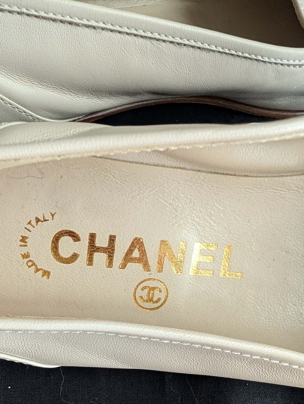 Chanel Women's Cream Leather CC Logo Loafers Classic Flats  Excellent Condition - Picture 7 of 12